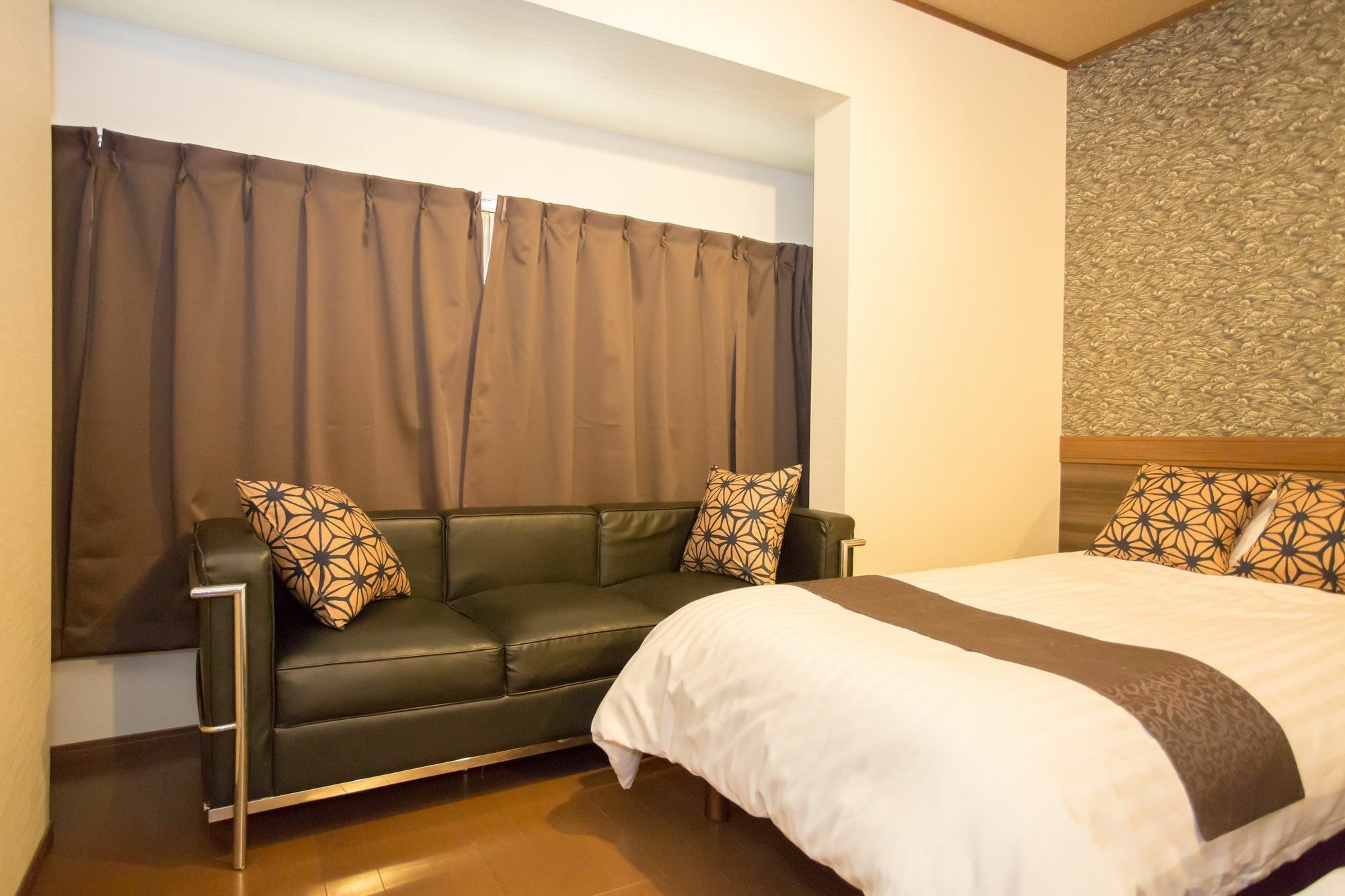 Apapane Nijo Guest House Kyoto Exterior photo